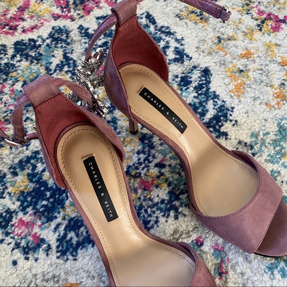 Elegant Pink Heels with Crystal Embellishments - Picture 4 of 6